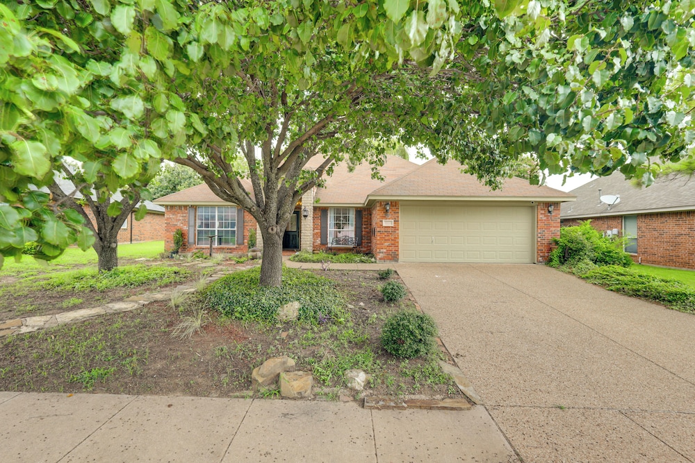 DFW Fun Awaits: Family Home in Crowley!