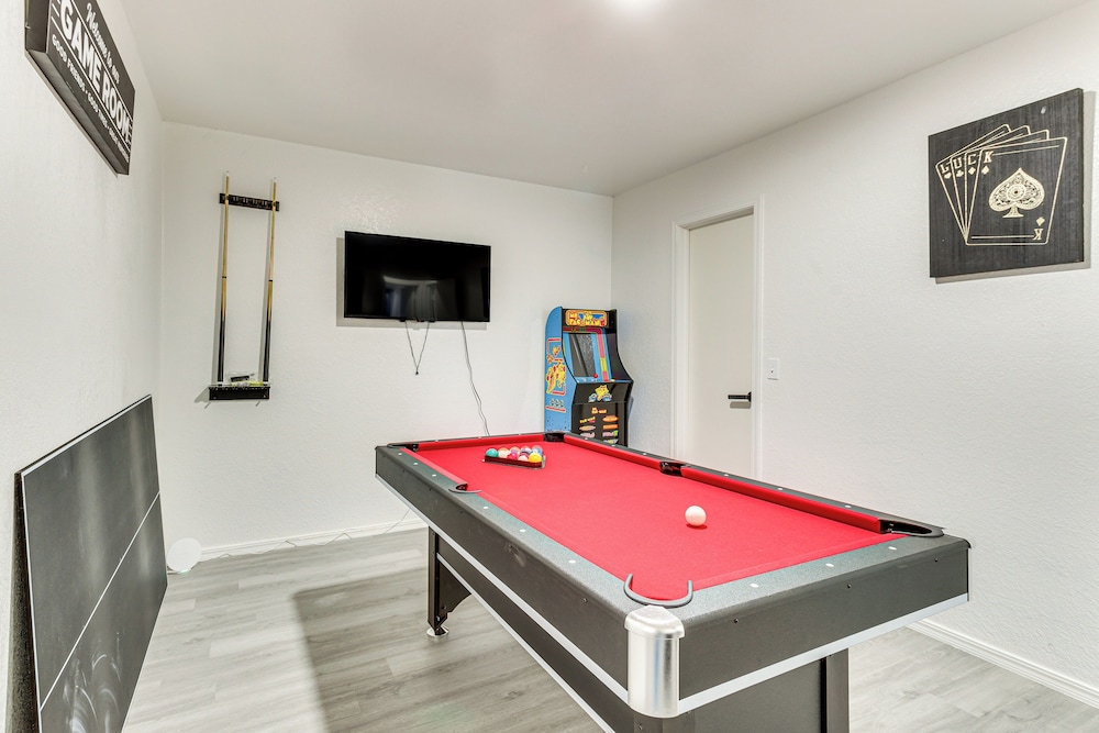 South OKC Home w/ Game Room: 18 Mi to OU Campus!