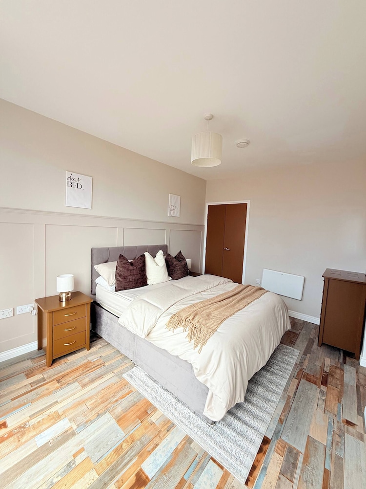 2 Bedroom Apartment & Balcony Jewellery Quarter