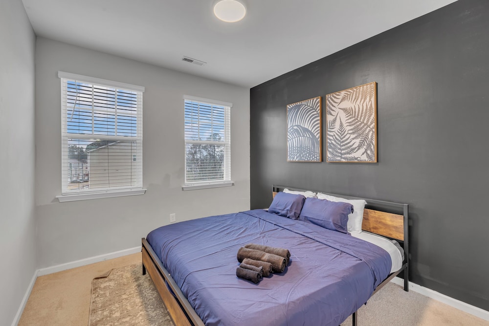 King 4BR Townhouse to Downtown Durham