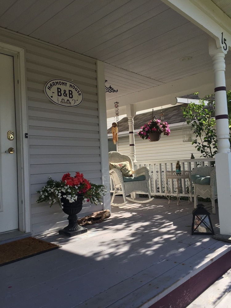Elevate Rooms Harmony House B&B