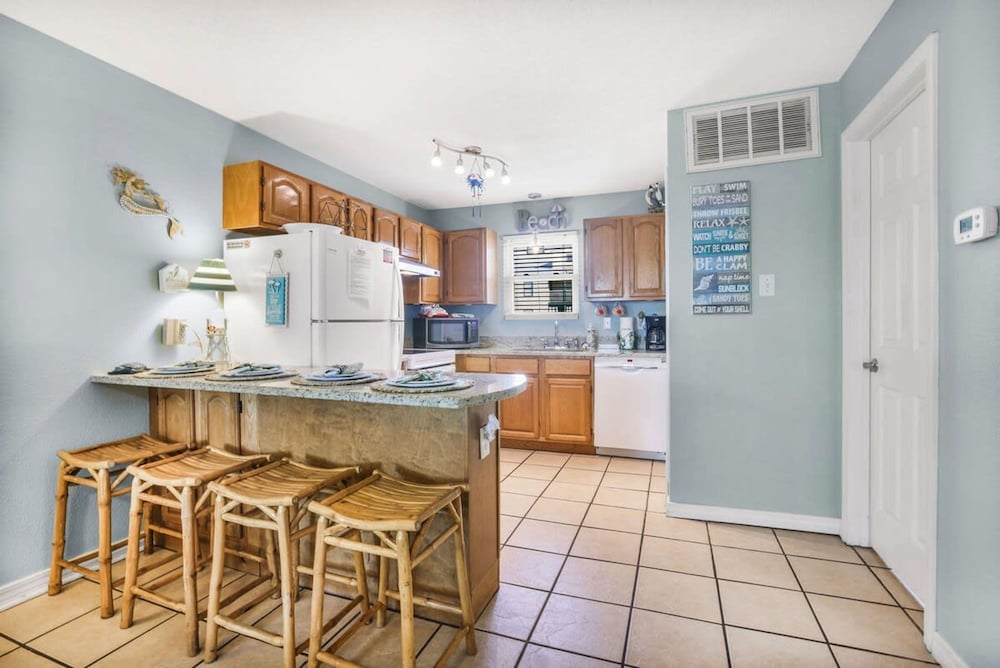 Sunrise Village 215- 2BR 1BA Gulf Front Sleep 6