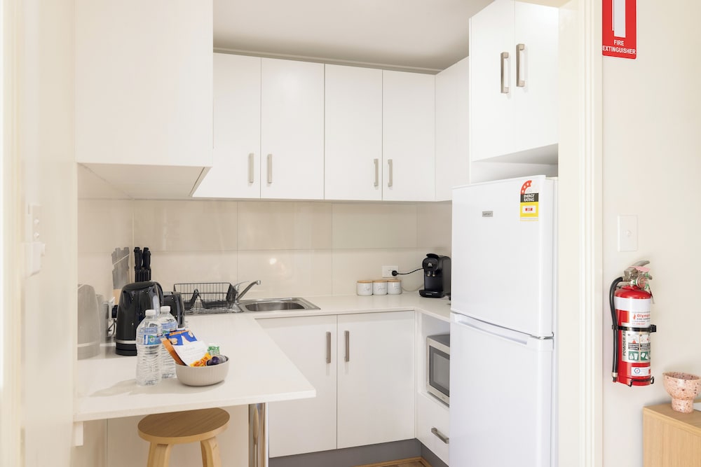 Smart Suites Self Check-in Apartments - 144 Dixon