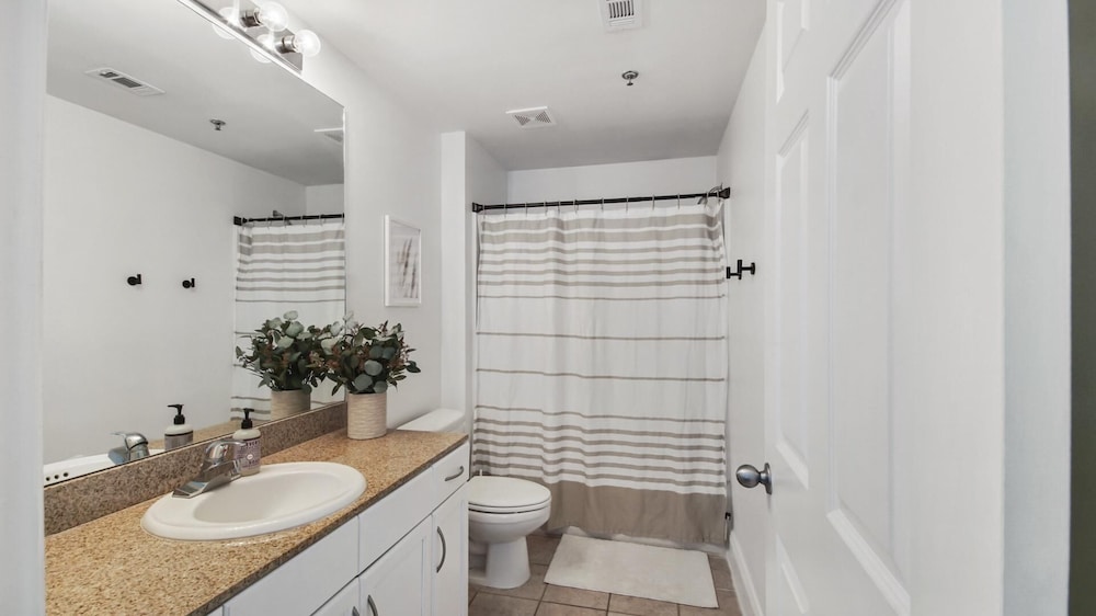 Laketown Wharf 1116