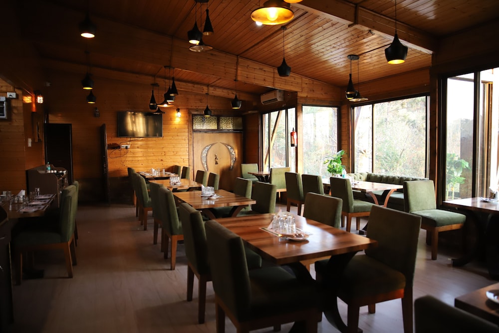 Rishat Sngi Orchid Resort, Shillong