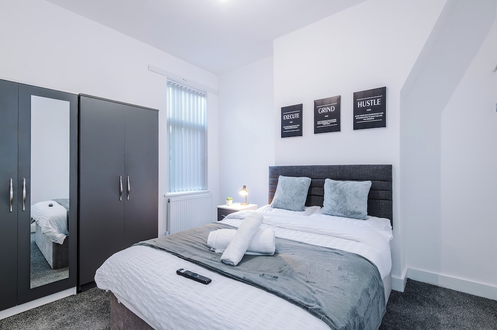 Cosy 2 bed house - 15 minutes from City
