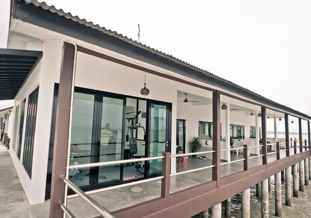 Kukup Xiang Holiday Home