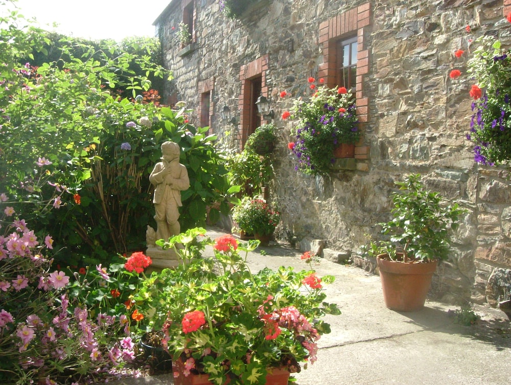 Waterford Vacations - The Coach House - Property Image 5