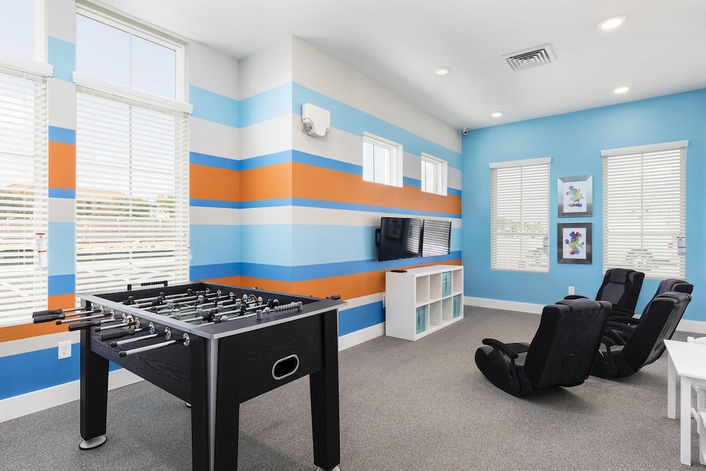 5 BR 6 BA Villa 5min Disneyworld 2169ft BBQ