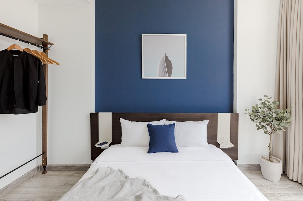Blue Arch Suites - The Notre Dame Saigon