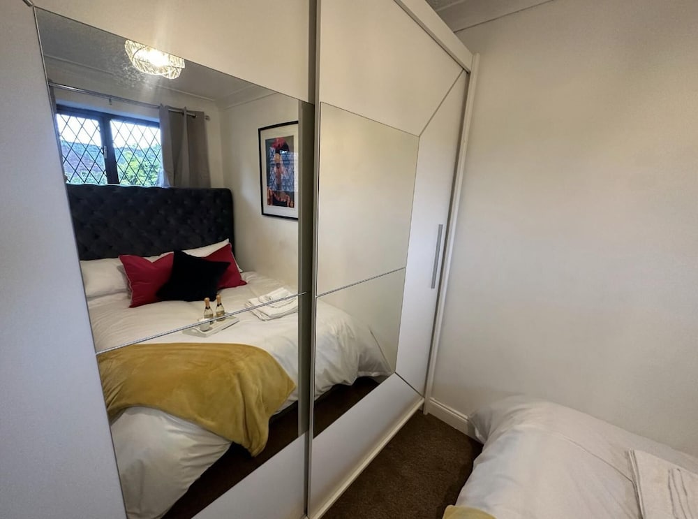 Impeccable 2-bed House Next to Old Trafford view 2
