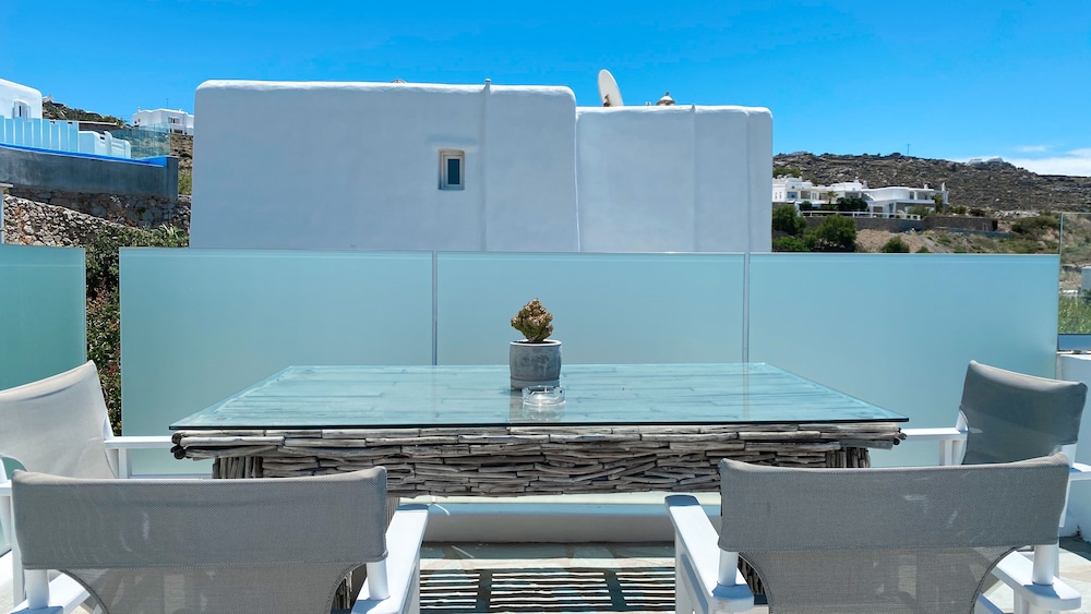 Amperian Mykonos Suites & Villas