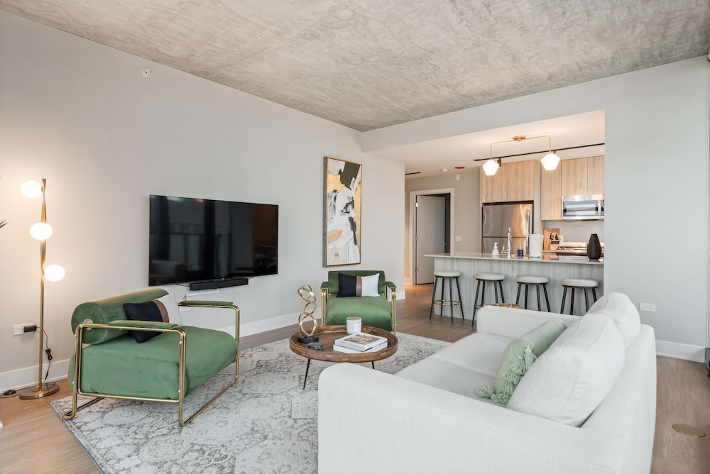 West Loop Group Hub 3 Modern 2BR Apartments