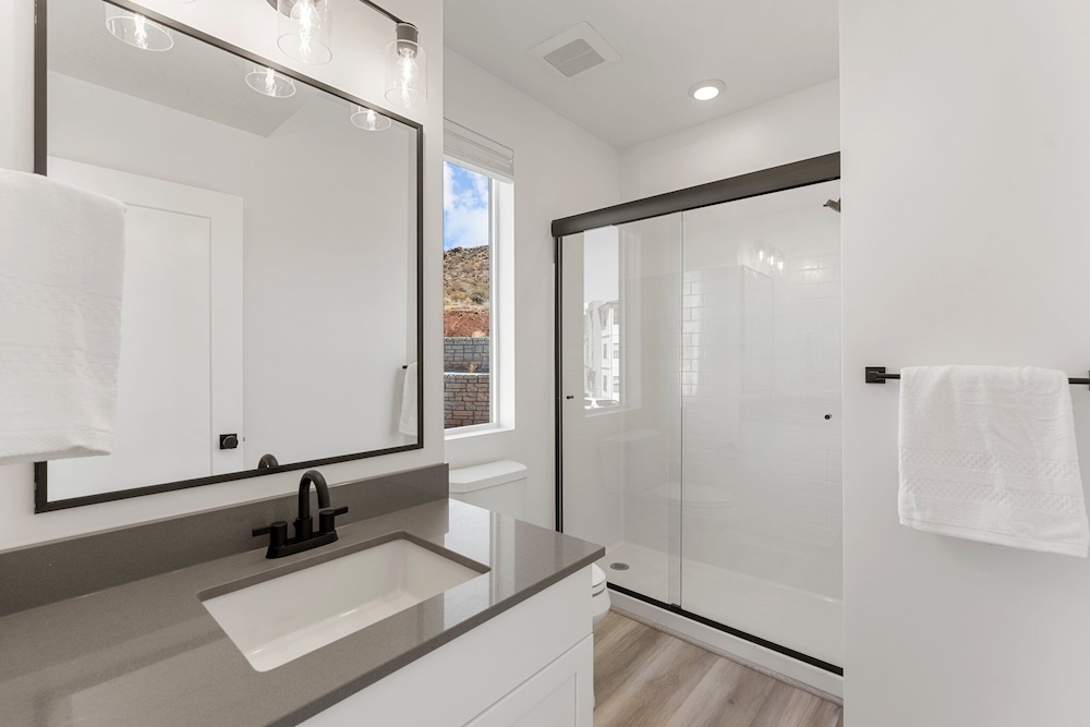 Sand Cove Retreat 5 Bedroom Townhouse