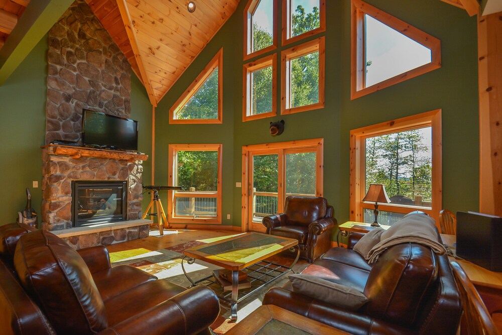 Cozy Bear Chalet view 4