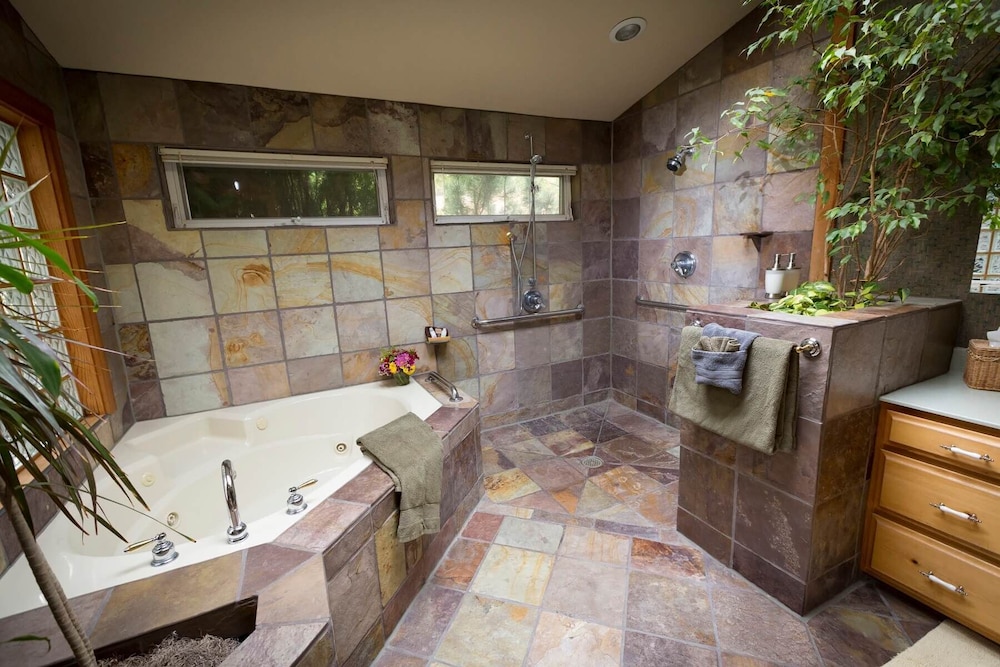 Ashland Vacations - Country Willows Inn and Estate - Property Image 26