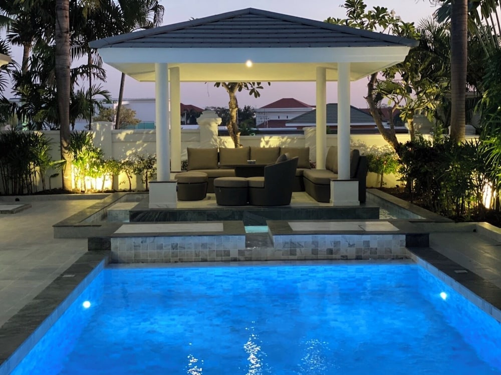 Luxury Pool Villa 510 4BR 8-10 Persons view 4