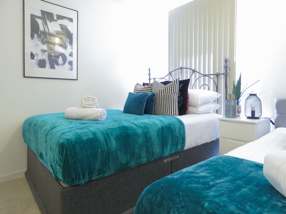 Tudors eSuites Apartment with 4 Beds view 4