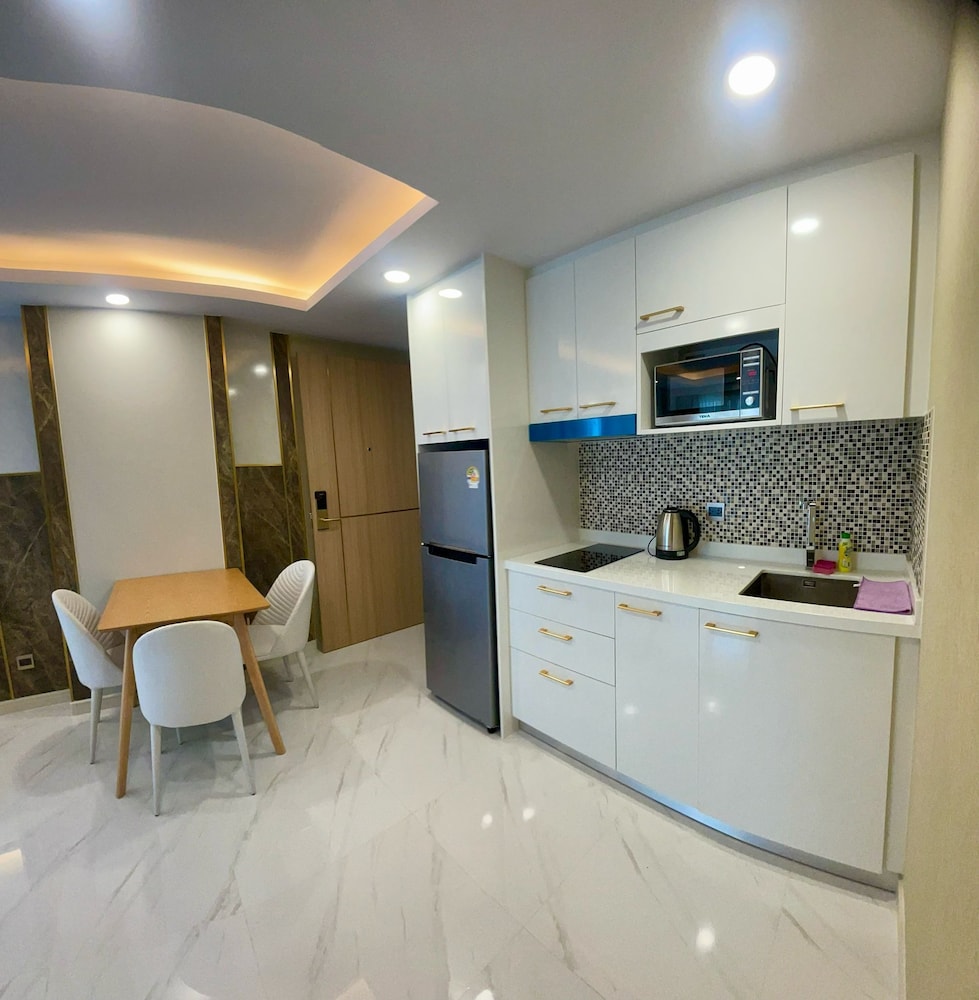 Dusit Grand Park 2