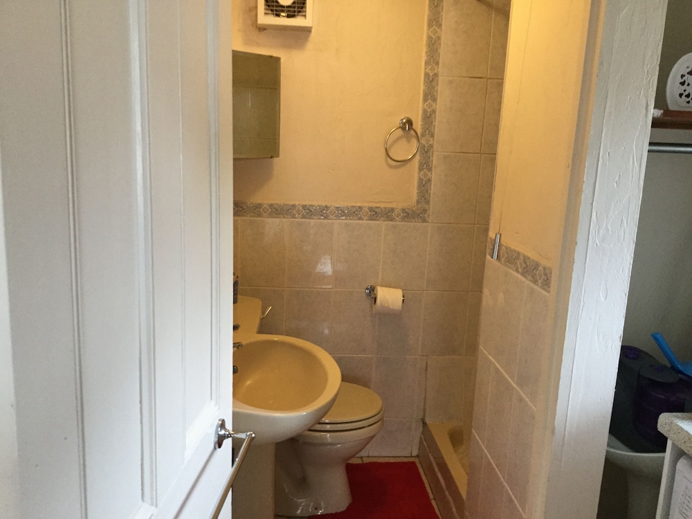 Stunning 1-bed Cottage in Ashford William Harvey view 4