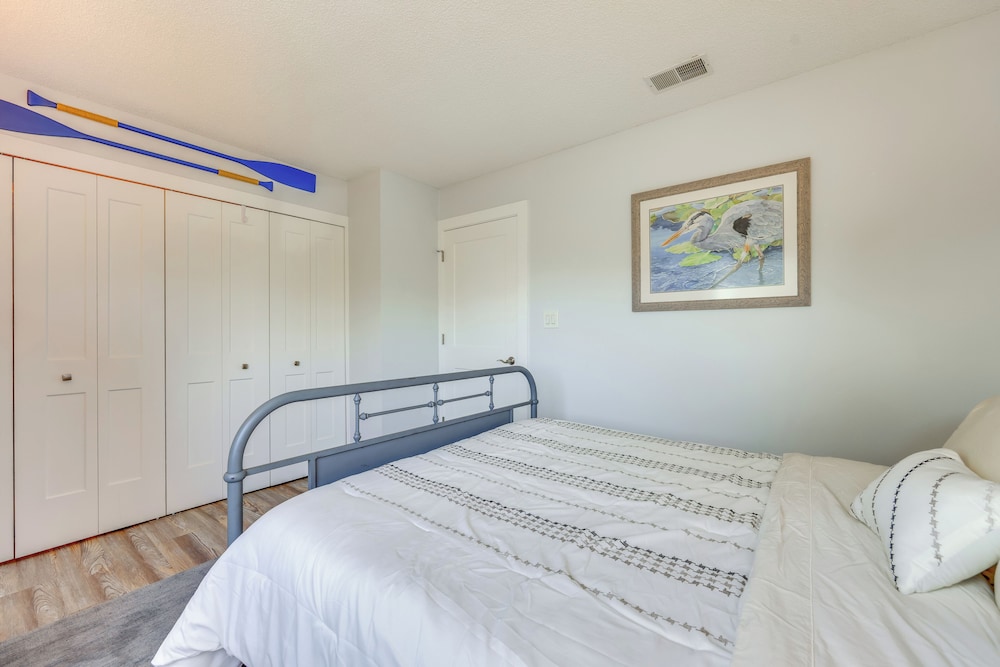 Private Balcony w/ Water Views: Welaka Condo!