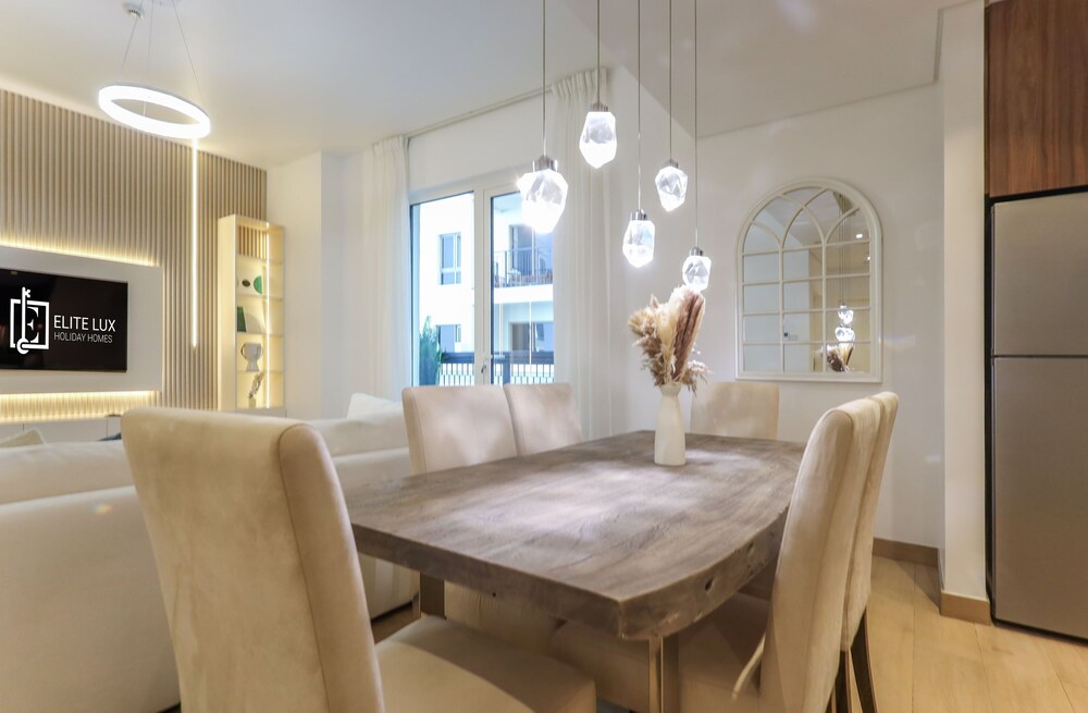 Elite LUX Holiday Homes - 1bhk Beachside Retreat at Port De La Mer Dubai