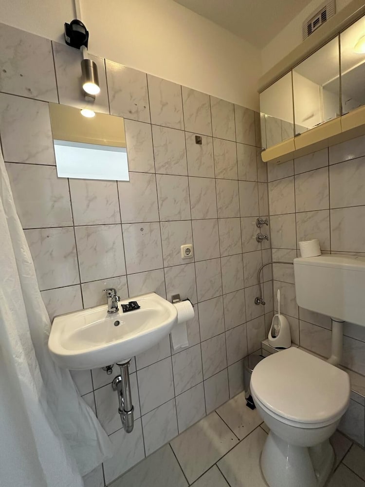 2-Rent Group Hostel Apartments HAN53