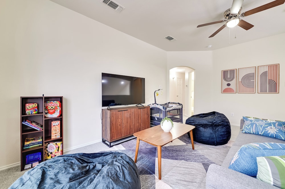 4 Mi to Dtwn: Family Home w/ Games in Frisco
