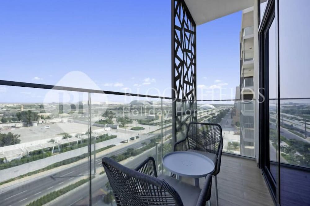 432 Bloomfields Deluxe STU Gate Masdar