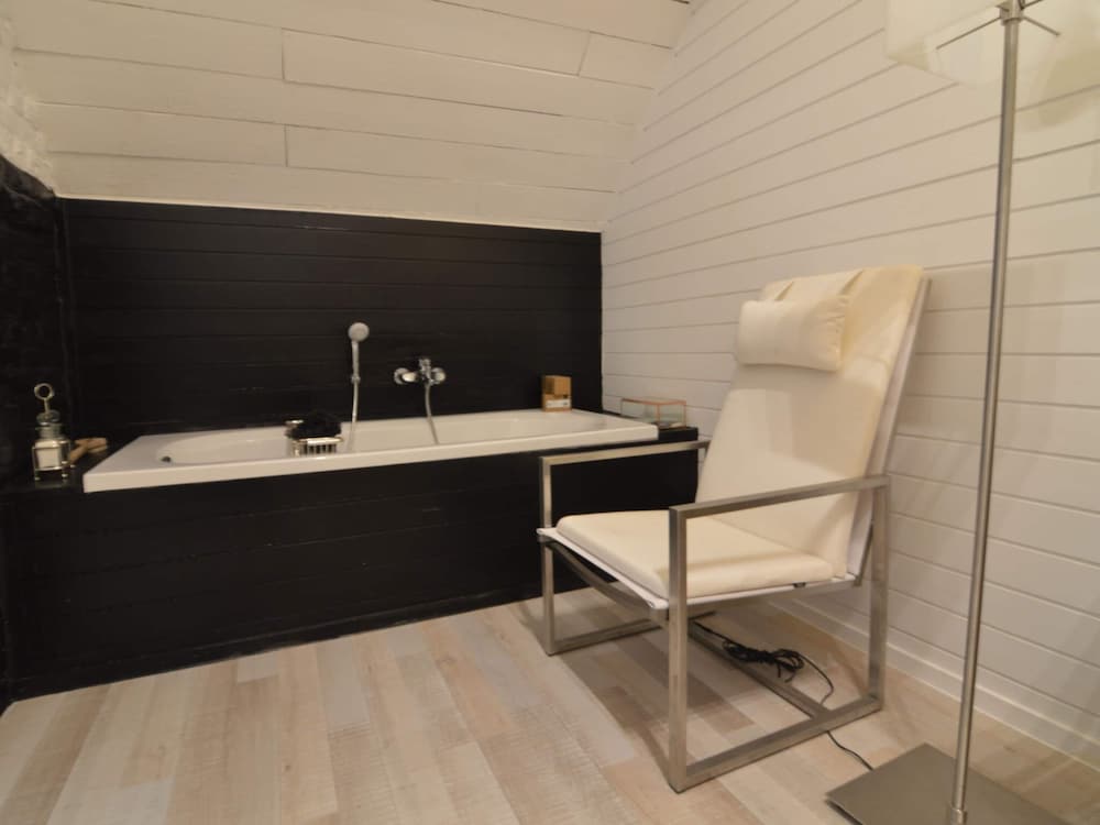 Holiday Home in West Flanders With Garden and Bubble Bath