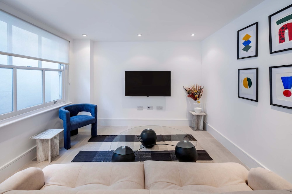 The Urban Minimalist- Notting Hill 2 Bed