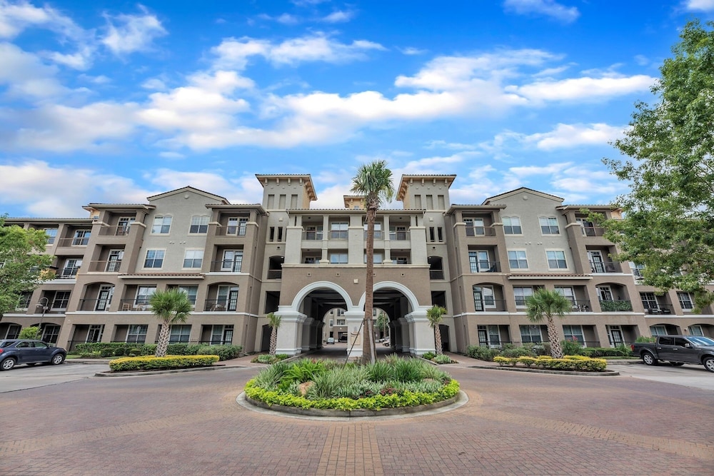 City View & Poolview Apartment With Full Kitchen 2 Bedroom Apts by Redawning - Image 1