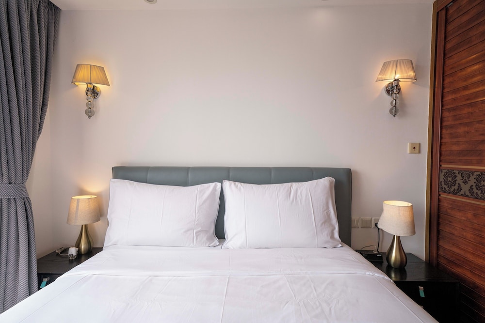 Tyms Xintiandi Elegant 3BR 2BA APT