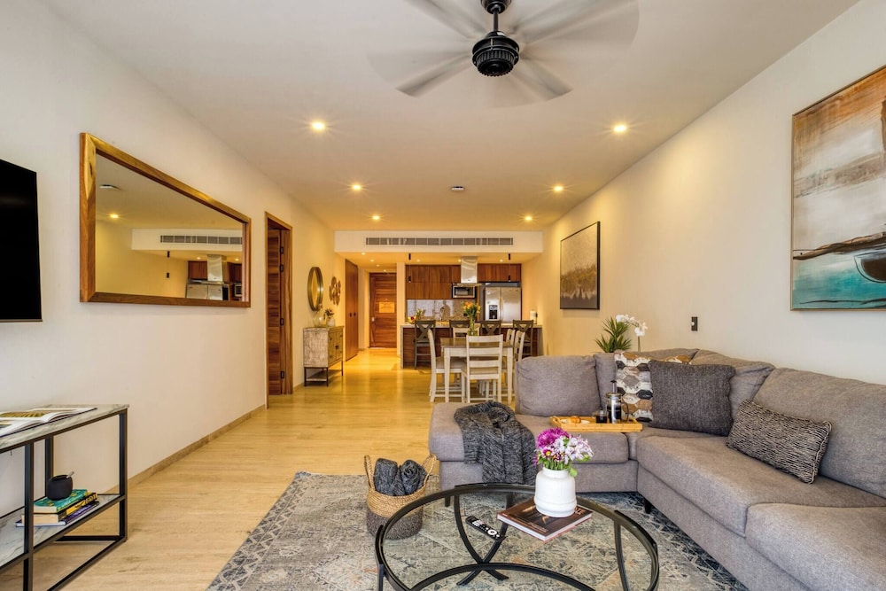 Group Apt #13 #16, no View, 3br, 12 pax