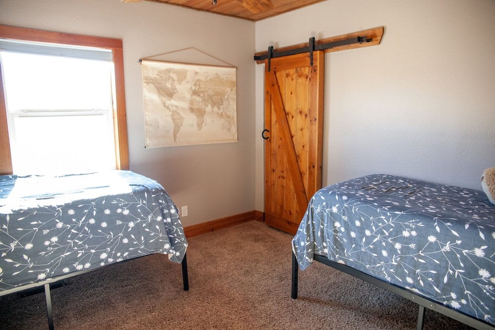Zebra Rustic Retreat 3BR Home on Zebra Ranch