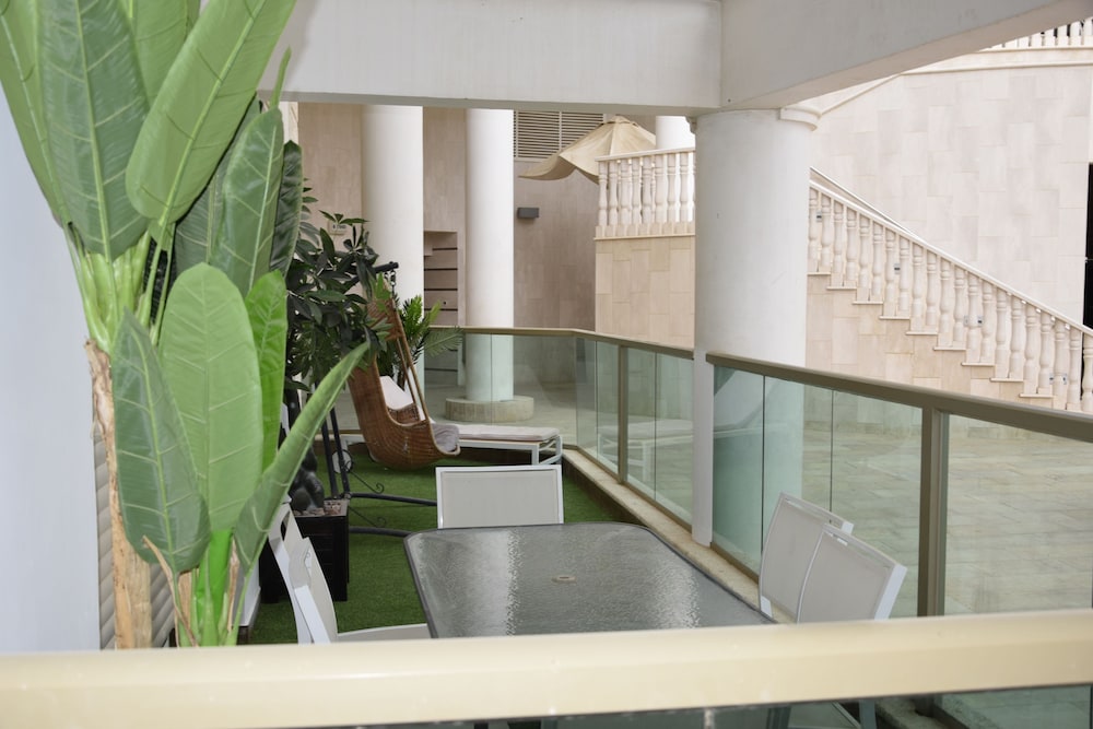 La Palmora Suites