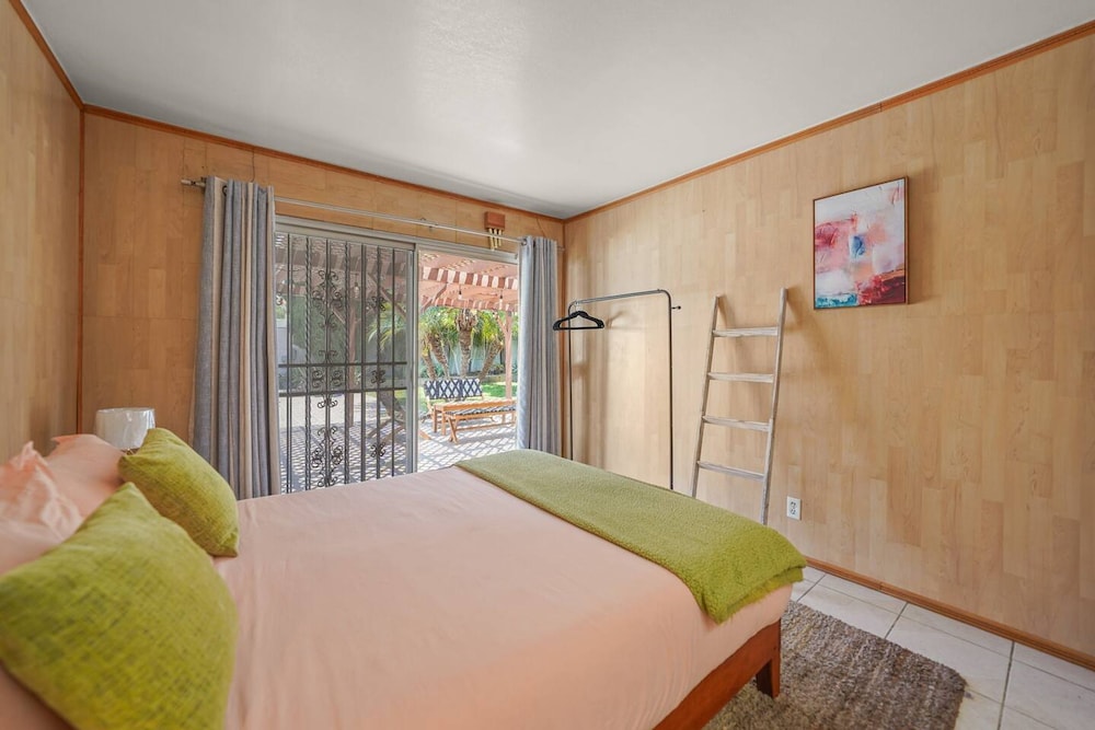 5 BR Jacuzzi 12 Mins to Disney Knotts Beach