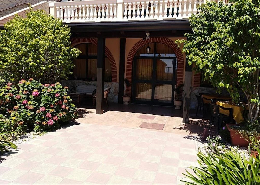 Photo 11