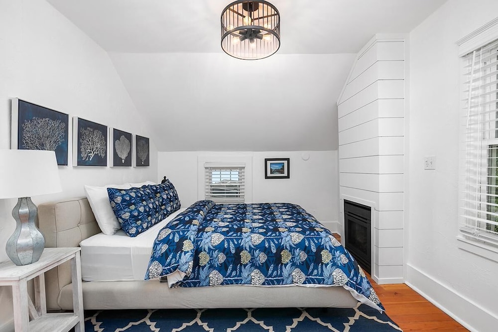 Saugatuck Harbor House