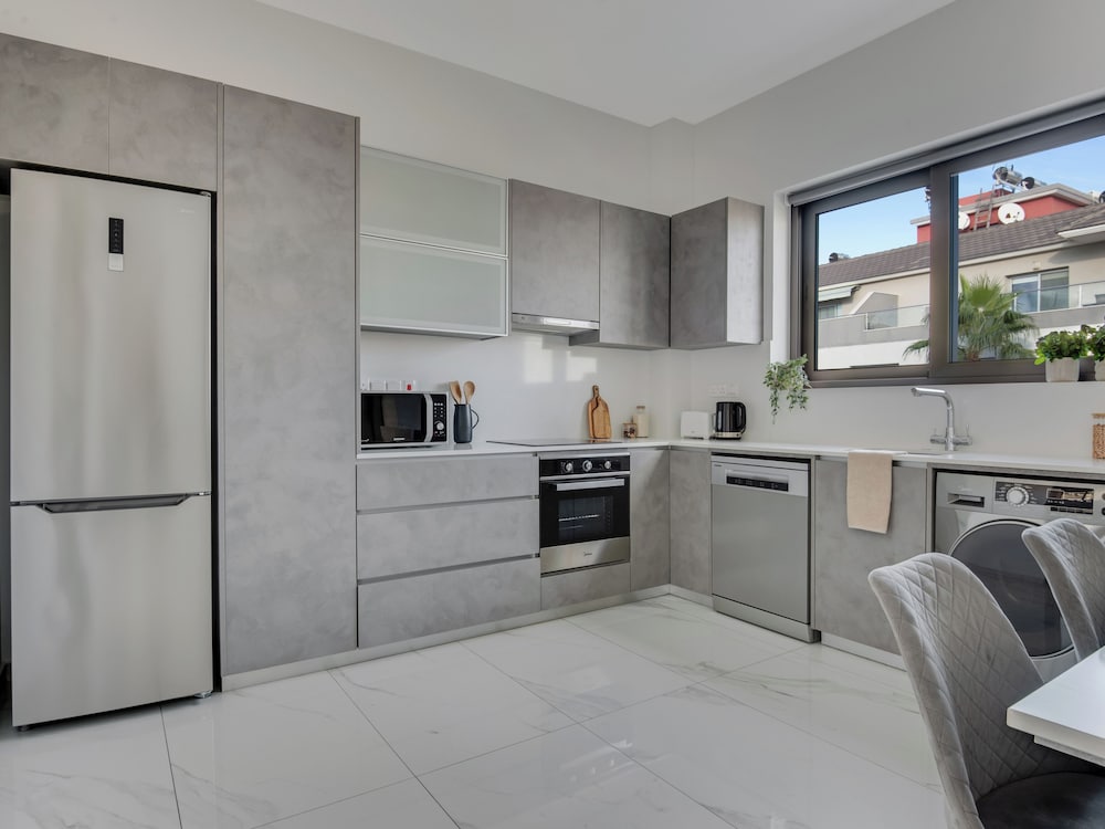 Sanders Palama - Nice 2-bdr. Apt. With Balcony