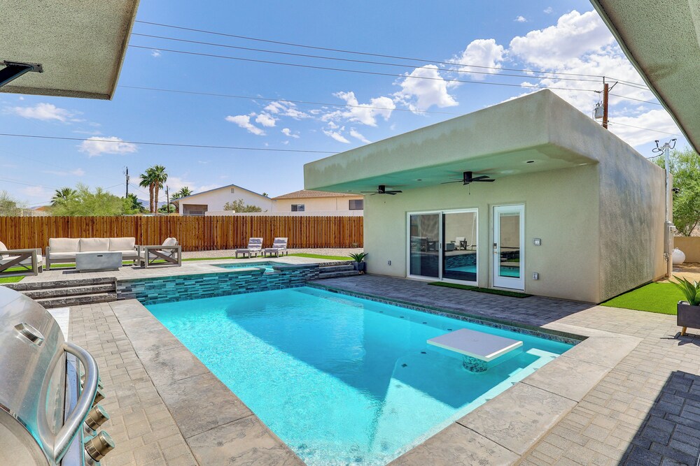 Casita + Chef's Kitchen: Lake Havasu Desert Oasis