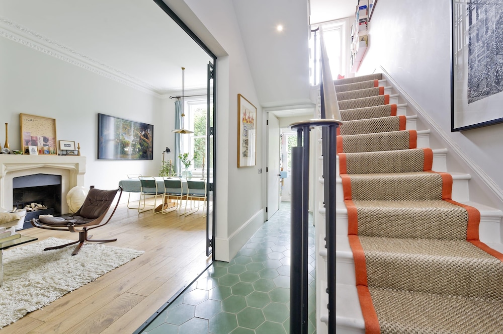 Gorgeous Stylish Interior Designed 5 Bed Home in Holland Park - Superb Location