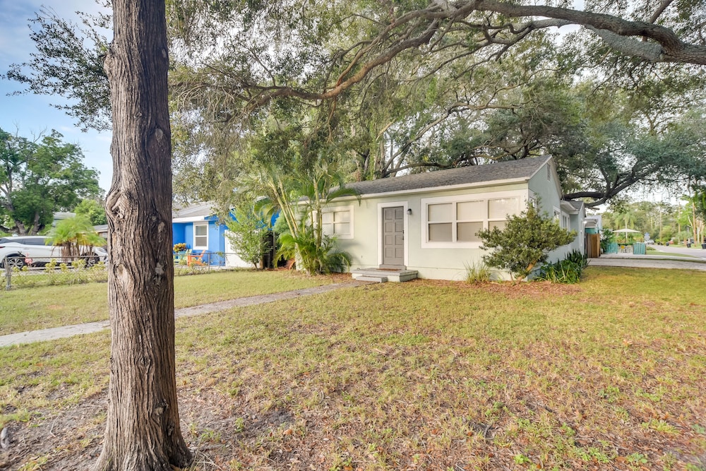 Pet-friendly Gulfport Home: Walkable Location!