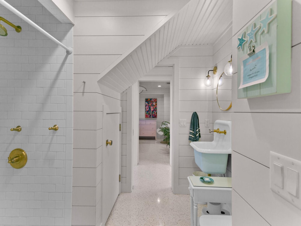 Ocean Paradise by Distinctive Beach Rentals