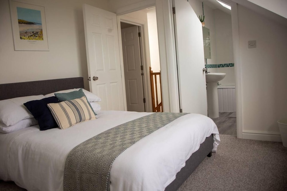 Spacious 3-bed House in Porth Beach, Newquay view 4