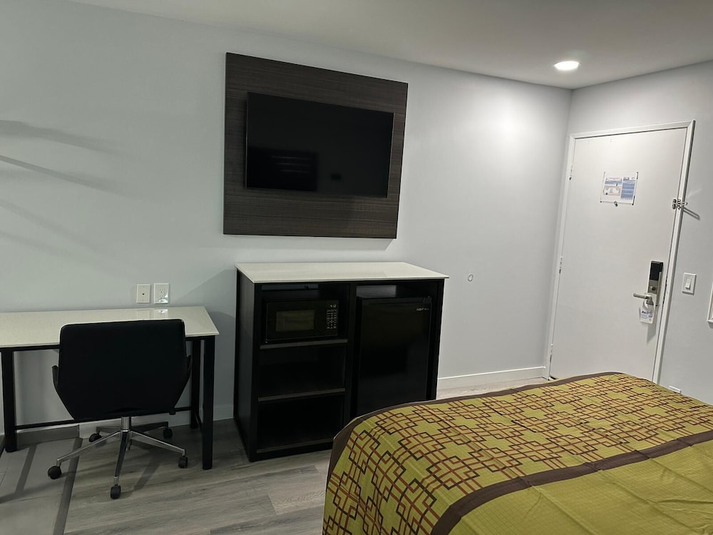 Beach Inn - A Huntington Beach Motel