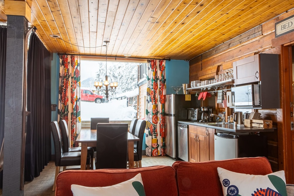 Earl Grey Lodge