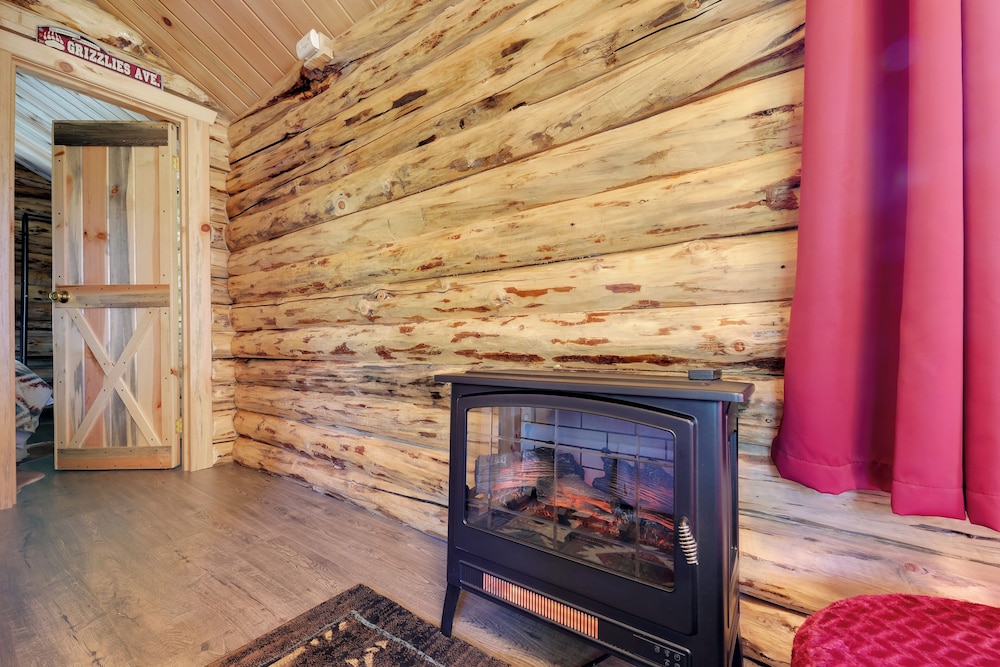 Mcgregor Lake Access: Cabin in Wooded Wilderness