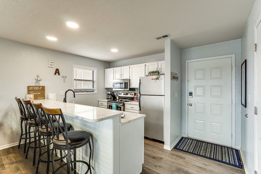 Community Perks: Scenic Osage Beach Condo!
