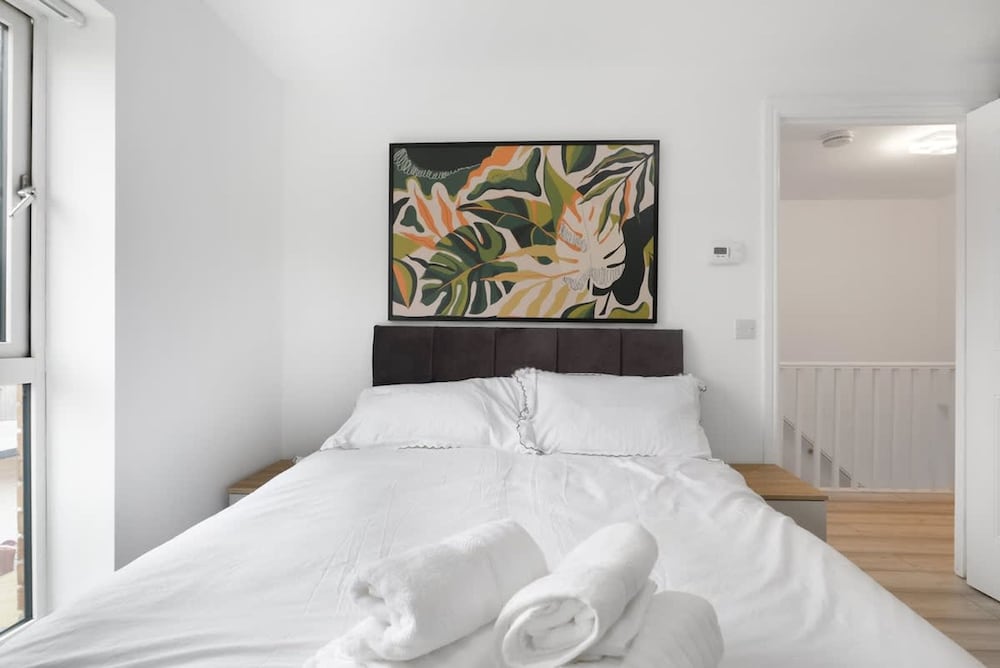 Fast Wi-fi Free Parking 10 Mins to City Centre